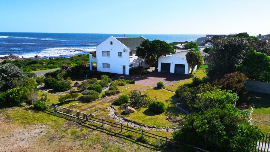 4 Bedroom Property for Sale in Sandbaai Western Cape